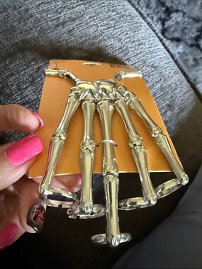 NWT Silver Skeleton Hand Bracelet slips on each finger